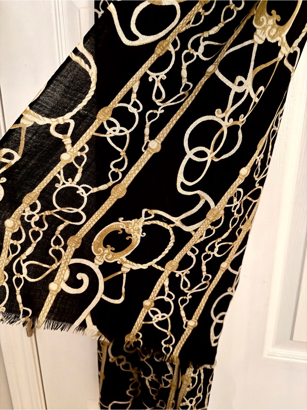 J. McLaughlin Wool Equestrian Pattern Oblong  71” Black & Gold Chain. NWOT